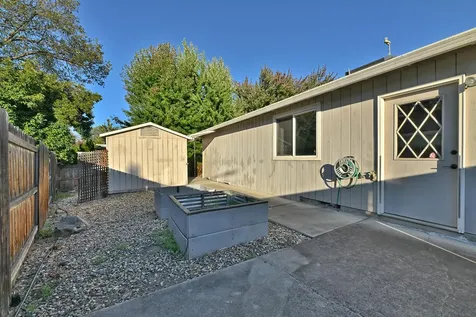 1838 Cascadia Circle Medford OR 97504