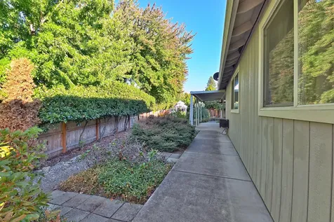 1838 Cascadia Circle Medford OR 97504