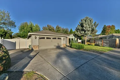 1838 Cascadia Circle Medford OR 97504