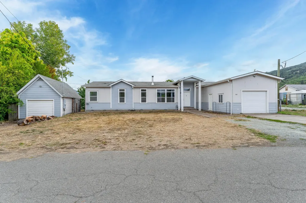 540 L Street Riddle OR 97469