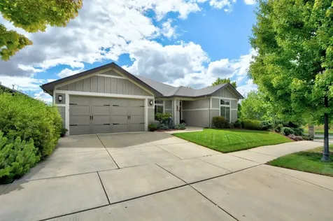 3756 Calle Vista Drive Medford OR 97504