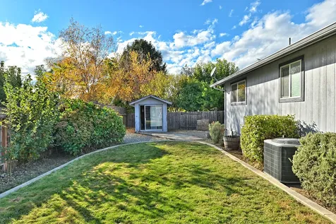 1221 Adele Drive Grants Pass OR 97526
