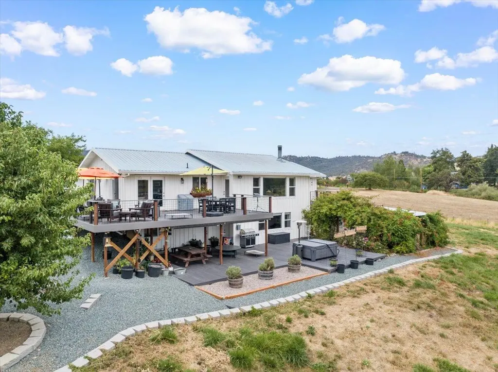 4139 Dark Hollow Road Medford OR 97501