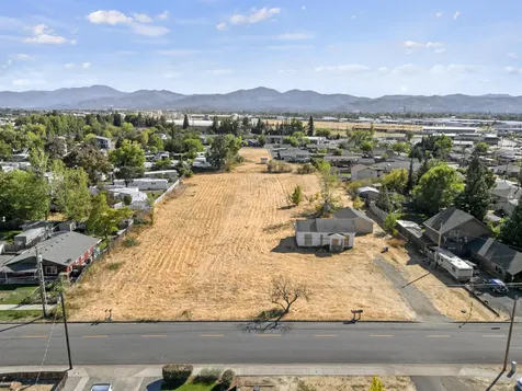 252 De Barr Avenue Medford OR 97501