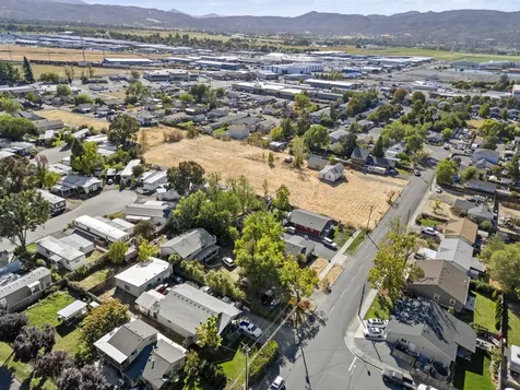 252 De Barr Avenue Medford OR 97501