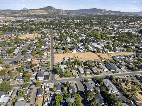 252 De Barr Avenue Medford OR 97501