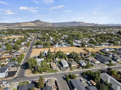 252 De Barr Avenue Medford OR 97501