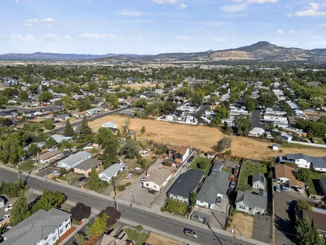 252 De Barr Avenue Medford OR 97501