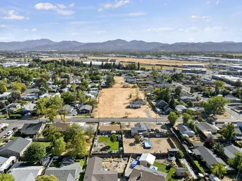252 De Barr Avenue Medford OR 97501