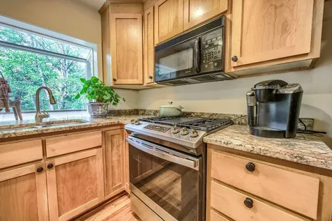 919 Bellview Avenue Ashland OR 97520