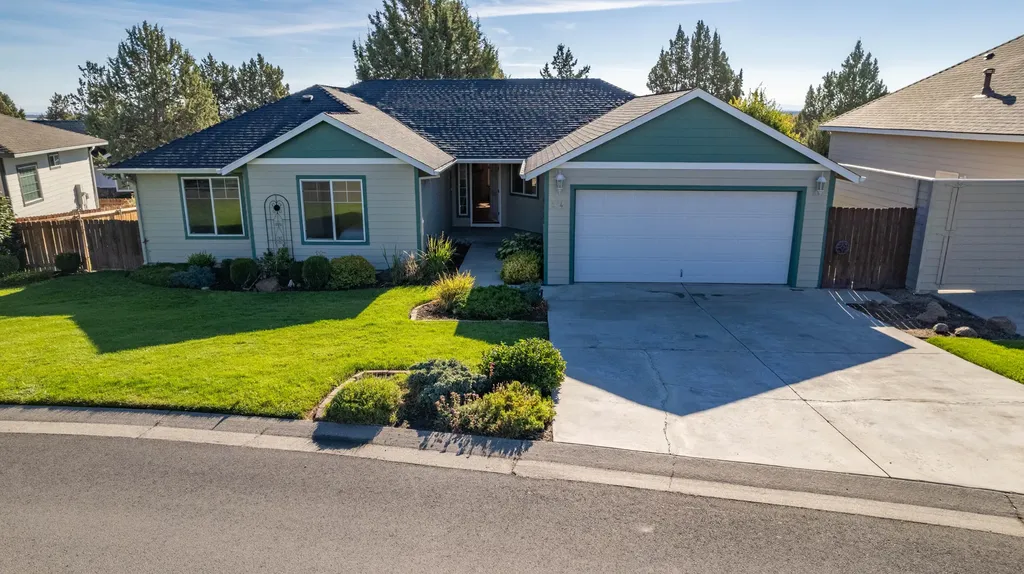 2546 SW Valleyview Drive Redmond OR 97756