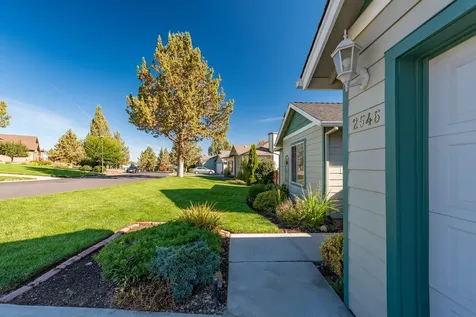 2546 SW Valleyview Drive Redmond OR 97756