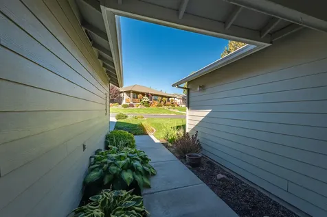 2546 SW Valleyview Drive Redmond OR 97756