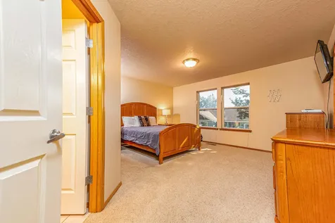 2546 SW Valleyview Drive Redmond OR 97756