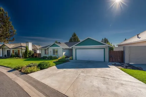 2546 SW Valleyview Drive Redmond OR 97756