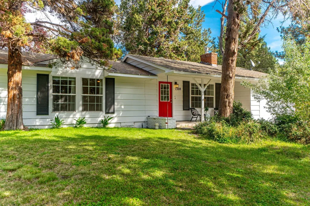 1308 NW Vicksburg Avenue Bend OR 97703