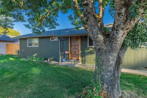 7920 Gladstone Avenue White City OR 97503