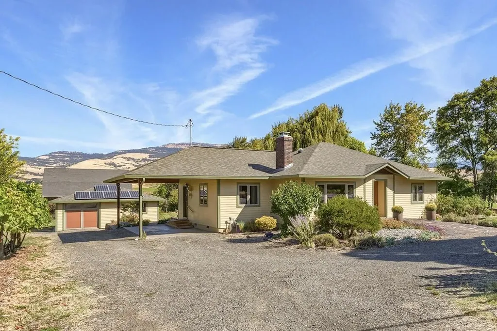 2045 E Main Street Ashland OR 97520