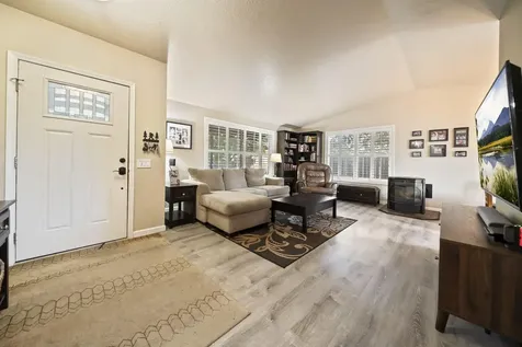 2710 NE Harvey Lane Bend OR 97701
