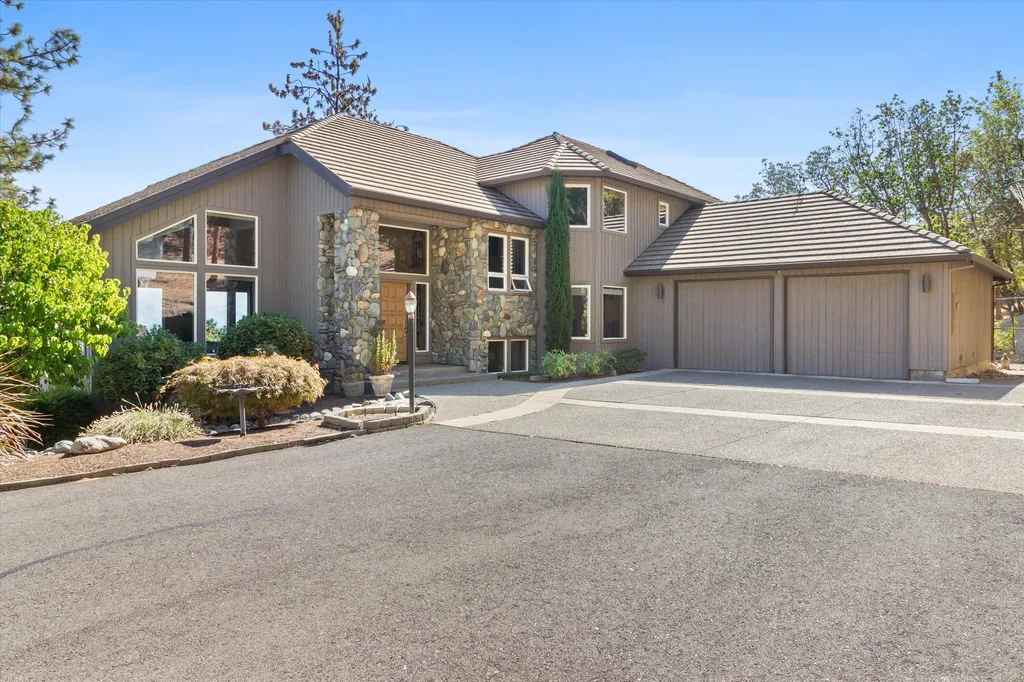 2801 Old Military Road Central Point OR 97502