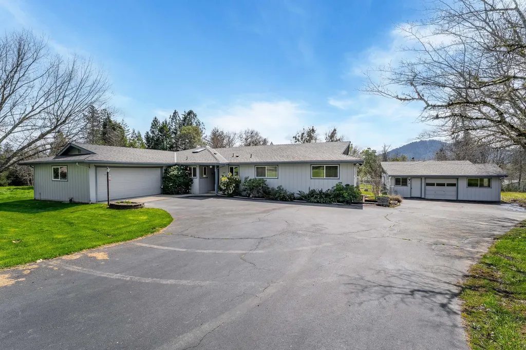 145 Kimberly Way Grants Pass OR 97526