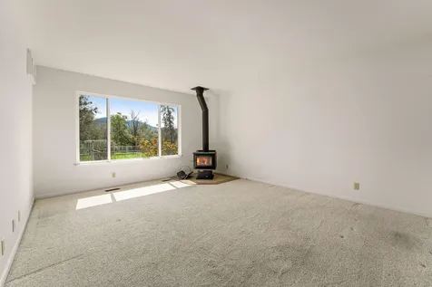 145 Kimberly Way Grants Pass OR 97526