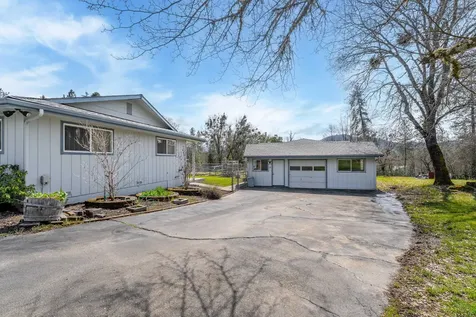 145 Kimberly Way Grants Pass OR 97526