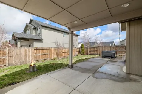21338 NE Eagle Crossing Avenue Bend OR 97701