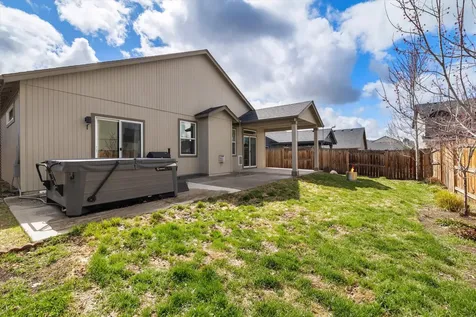 21338 NE Eagle Crossing Avenue Bend OR 97701