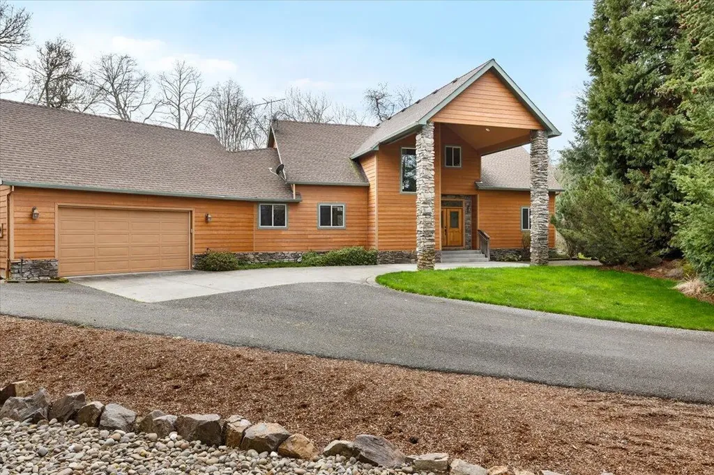 1584 Magnolia Avenue Medford OR 97501