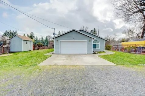 587 S Royal Avenue Eagle Point OR 97524