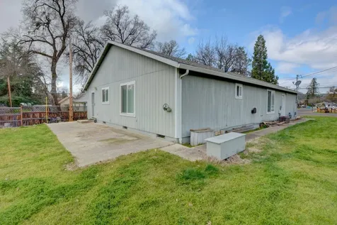 587 S Royal Avenue Eagle Point OR 97524