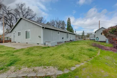 587 S Royal Avenue Eagle Point OR 97524