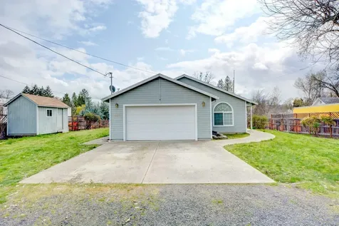 587 S Royal Avenue Eagle Point OR 97524