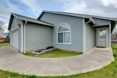 587 S Royal Avenue Eagle Point OR 97524