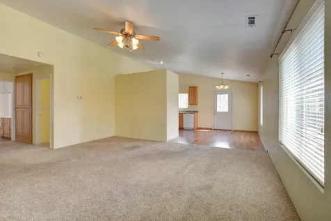 587 S Royal Avenue Eagle Point OR 97524