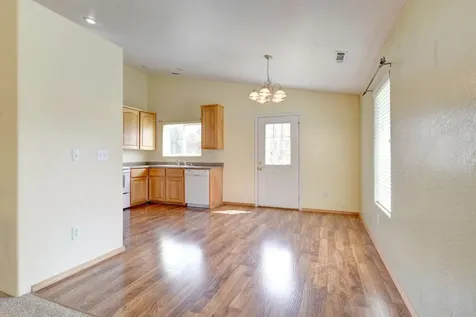 587 S Royal Avenue Eagle Point OR 97524