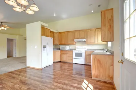 587 S Royal Avenue Eagle Point OR 97524