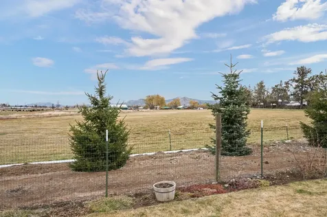2715 NE 6th Drive Redmond OR 97756