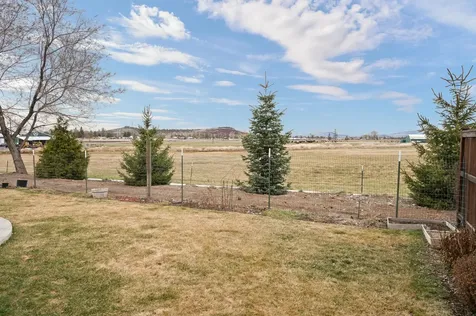 2715 NE 6th Drive Redmond OR 97756