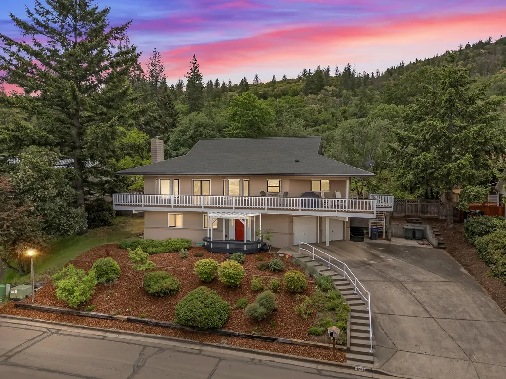 1768 Crestview Drive Ashland OR 97520