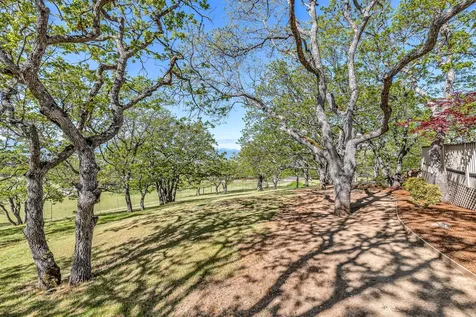 6776 Laurelcrest Drive Medford OR 97504