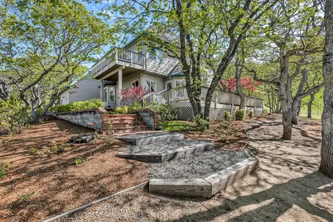 6776 Laurelcrest Drive Medford OR 97504