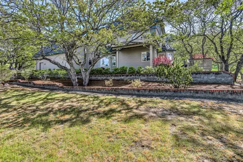 6776 Laurelcrest Drive Medford OR 97504