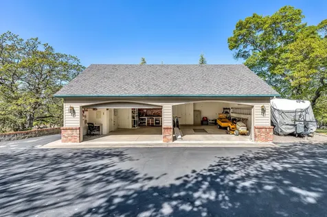 6776 Laurelcrest Drive Medford OR 97504