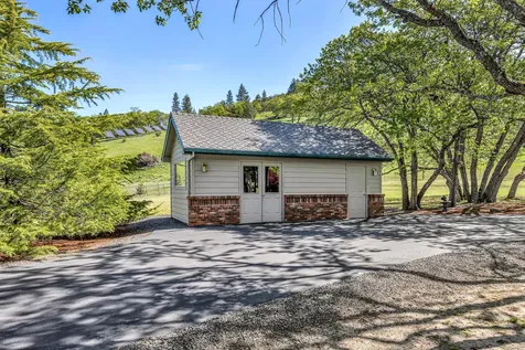 6776 Laurelcrest Drive Medford OR 97504
