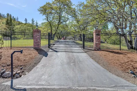 6776 Laurelcrest Drive Medford OR 97504