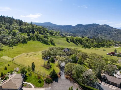 6776 Laurelcrest Drive Medford OR 97504