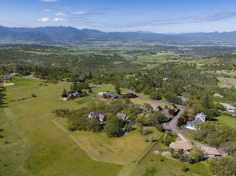 6776 Laurelcrest Drive Medford OR 97504
