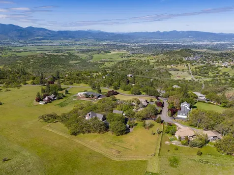 6776 Laurelcrest Drive Medford OR 97504